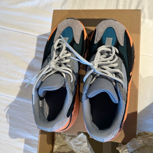 Adidas Yeezy Boost 700 - Picture 4 of 11